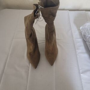 Chic Tan Heeled Boots for Women